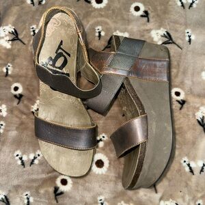 OTBT Women's Wedges in Brown and Tan